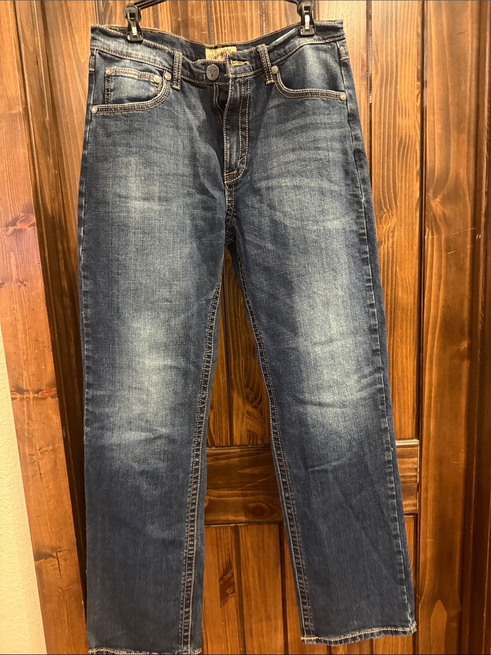 Wrangler Men's Straight Jeans in Faded Blue Denim